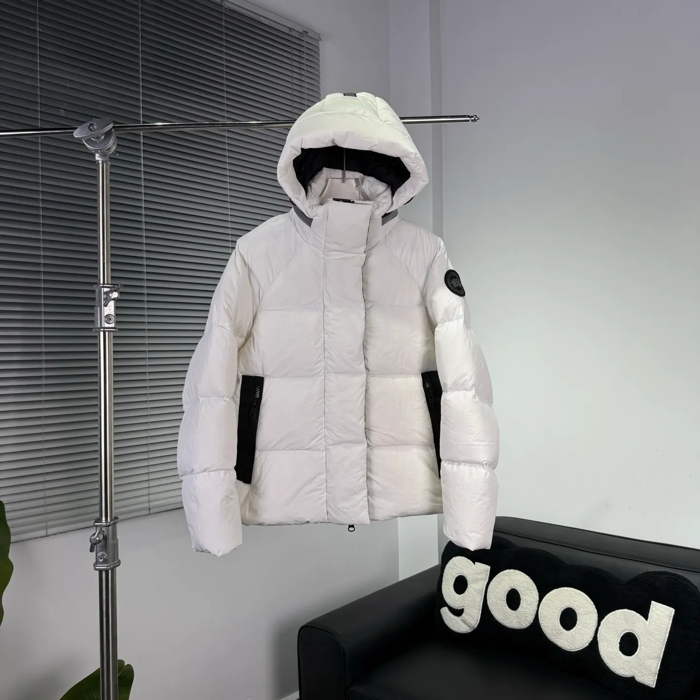 P880 High-end quality 𝑪𝒂𝒏𝒂𝒅𝒂 𝑮𝒐𝒐𝒔𝒆｜Canada Goose Black Label Street Sewing Logo Label Short Down Jacket/Ouyang Nana Generation / Unisex Style 𝗦𝗶𝘇𝗲：𝗫𝗦 𝗦 𝗠 𝗟 𝗫𝗟 𝗫𝗫𝗟 Product color: black, pure white, off-white, cherry blossom pink, green, brown, Coding: 𝟬𝟬𝟬𝟲𝟭𝟬𝗖
